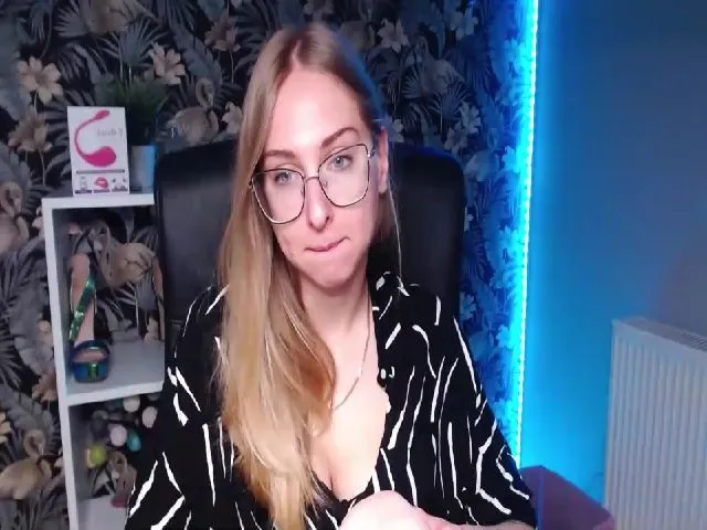 Live sex webcam photo for DIRTYgianna #274112295