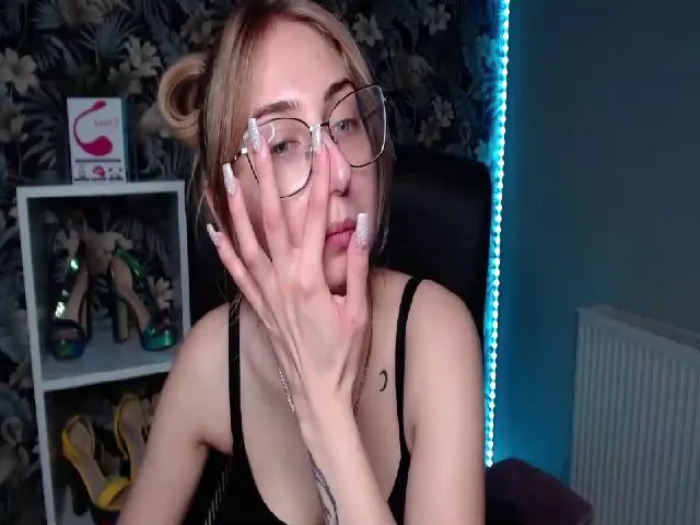 Live sex webcam photo for DIRTYgianna #274421789