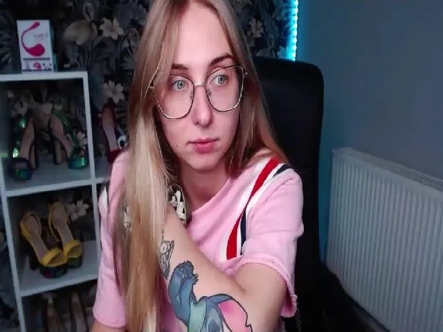 Live sex webcam photo for DIRTYgianna #274541784