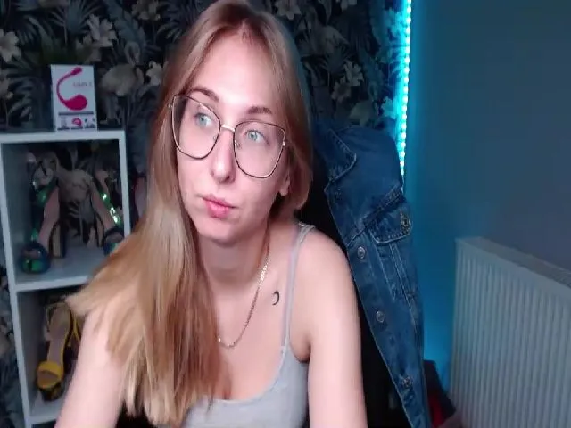 Live sex webcam photo for DIRTYgianna #274610866