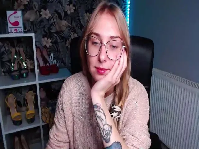 Live sex webcam photo for DIRTYgianna #275013860