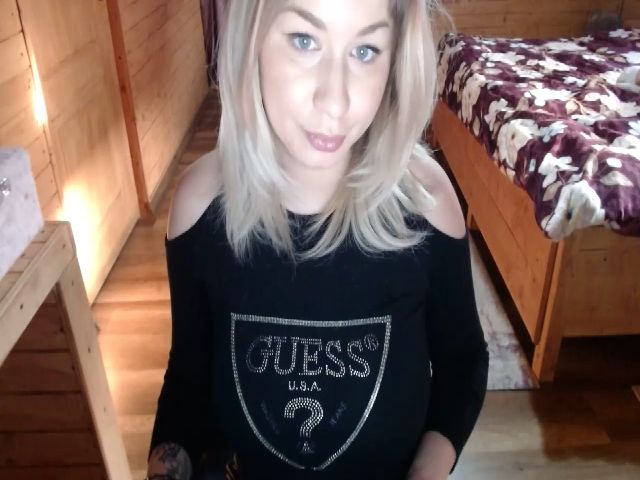 Live sex webcam photo for DOLL__K #273213403