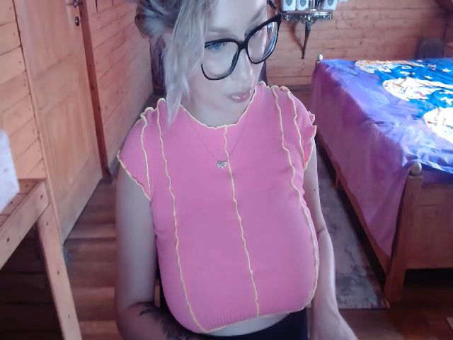 Live sex webcam photo for DOLL__K #273824558