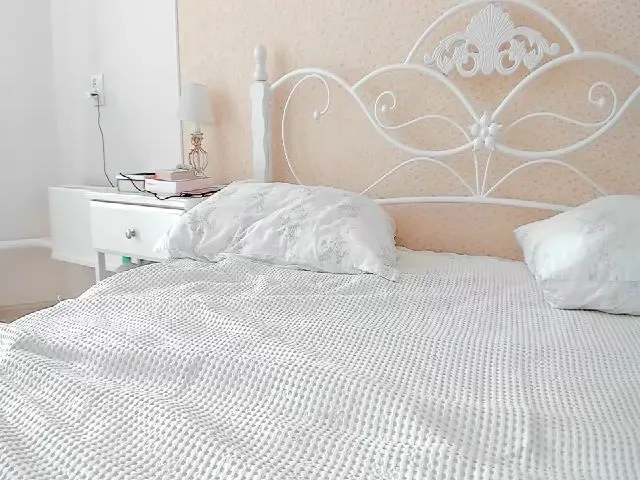 Live sex webcam photo for DamnGooood #273253011