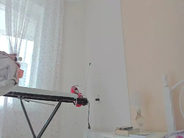Live sex webcam photo for DamnGooood #273966652