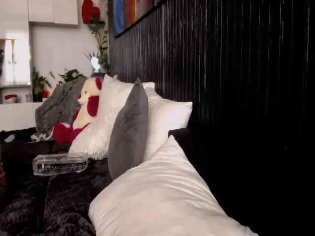 Live sex webcam photo for DangerousRose #272537977