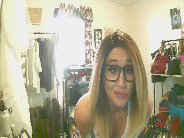 Live sex webcam photo for DaniBrasshole #272134563