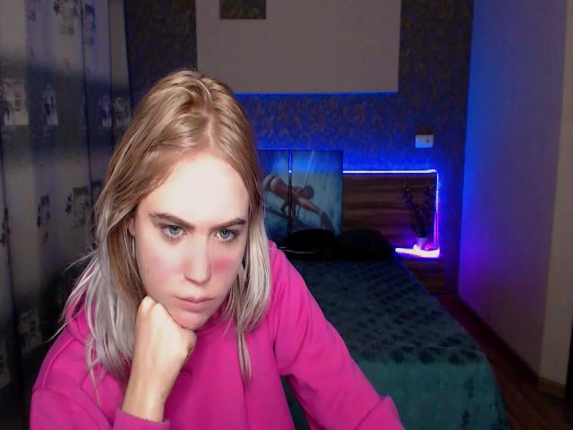 Live sex webcam photo for Daniela_Holt #271785283