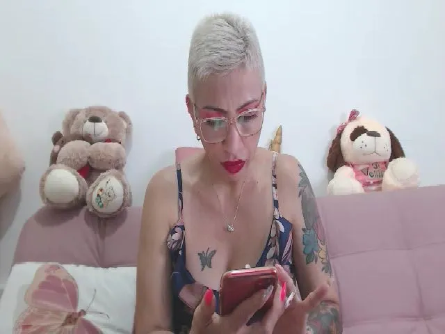 Live sex webcam photo for Delfinlana #272718550