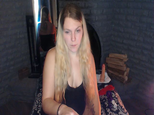 Live sex webcam photo for DestinyBee28 #272431659