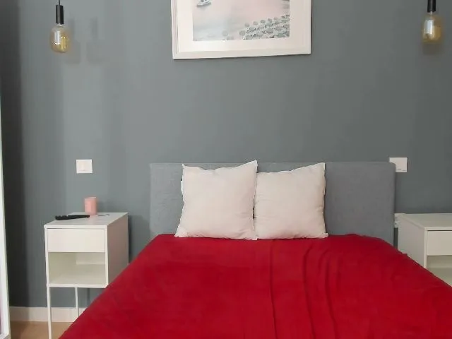 Live sex webcam photo for DevoenRose #274450548