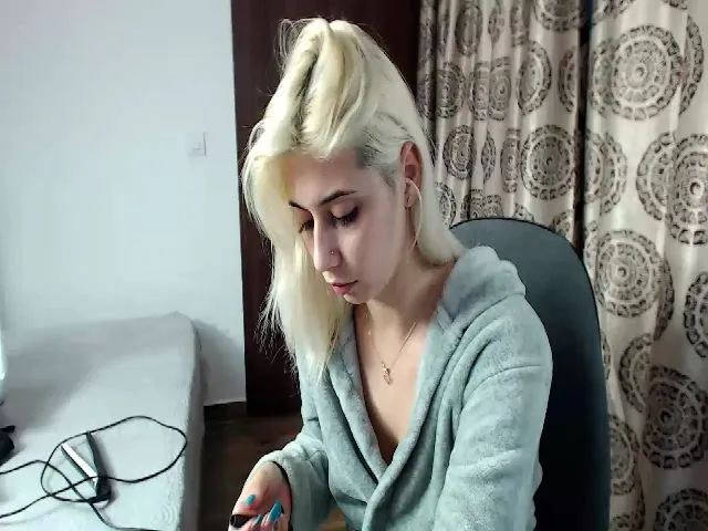 Live sex webcam photo for Diamond06 #273540265
