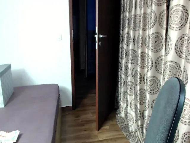 Live sex webcam photo for Diamond06 #273573012
