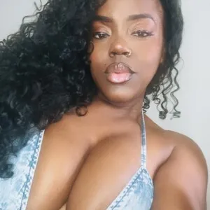 Live sex webcam photo for DiamondGirl33 #292962255