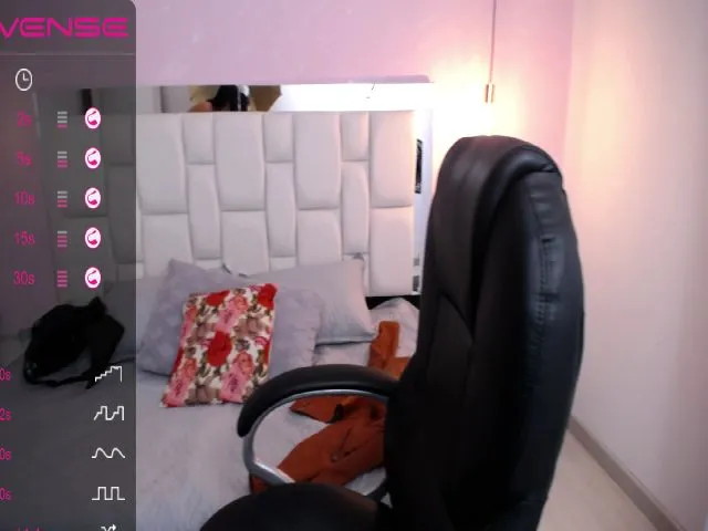 Live sex webcam photo for Dianasrooms #273329031