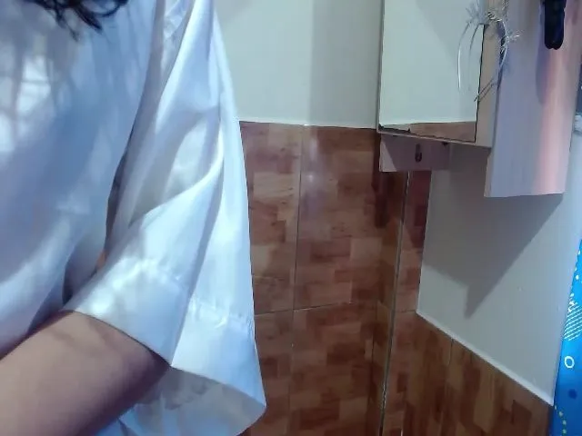 Live sex webcam photo for Dianasrooms #274024193