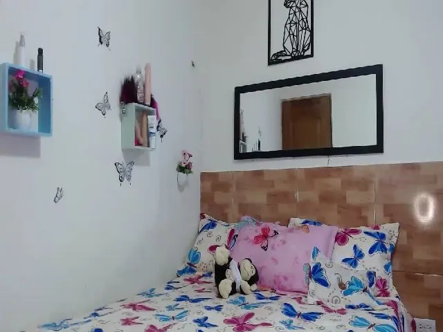 Live sex webcam photo for Dianasrooms #274047707