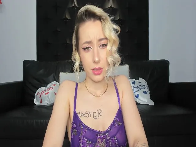 Live sex webcam photo for DinasLibrary #272572070