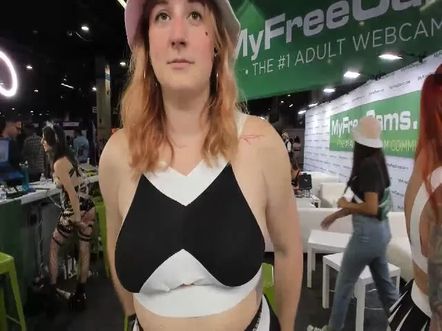 Live sex webcam photo for DinoDarling #273250623