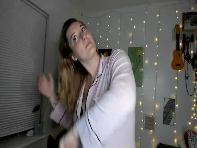 Live sex webcam photo for DinoDarling #273556911