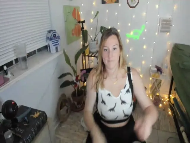 Live sex webcam photo for DinoDarling #273671316