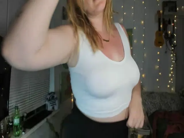 Live sex webcam photo for DinoDarling #273726236
