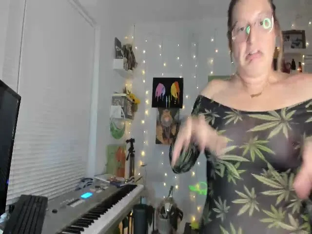 Live sex webcam photo for DinoDarling #273799923