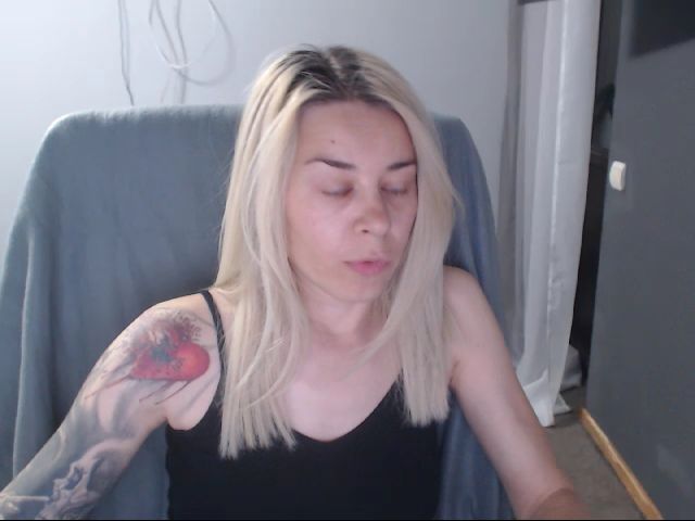 Live sex webcam photo for Directgirl #273949617