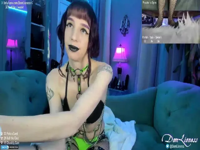 Live sex webcam photo for DomLioness #271961202
