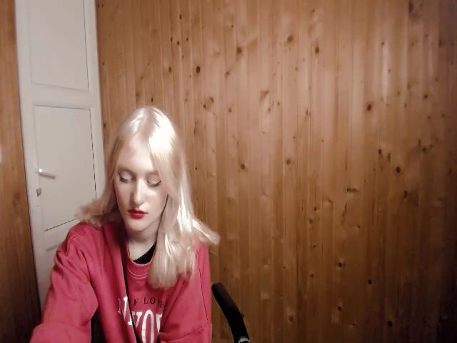 Live sex webcam photo for DominikaCat #274379196