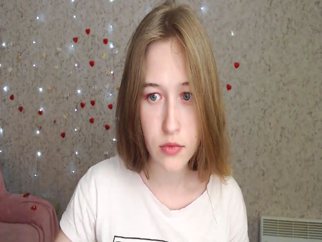 Live sex webcam photo for DreamPeach #273382227