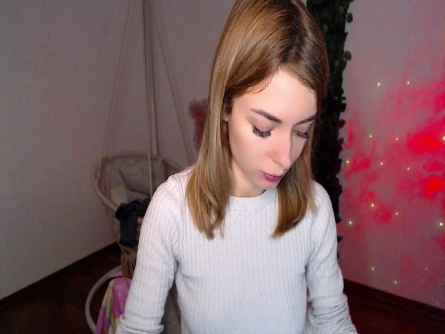 Live sex webcam photo for ELLIEFLOYD #272737823
