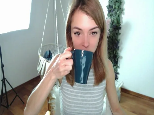 Live sex webcam photo for ELLIEFLOYD #273102245