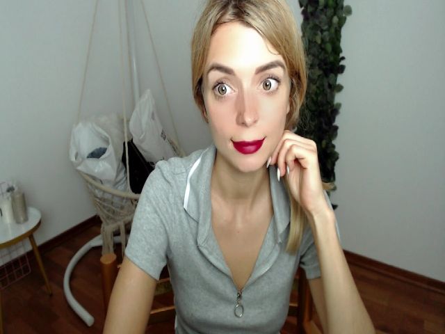 Live sex webcam photo for ELLIEFLOYD #273980547