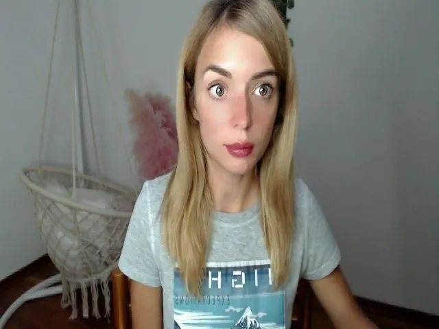 Live sex webcam photo for ELLIEFLOYD #274343137