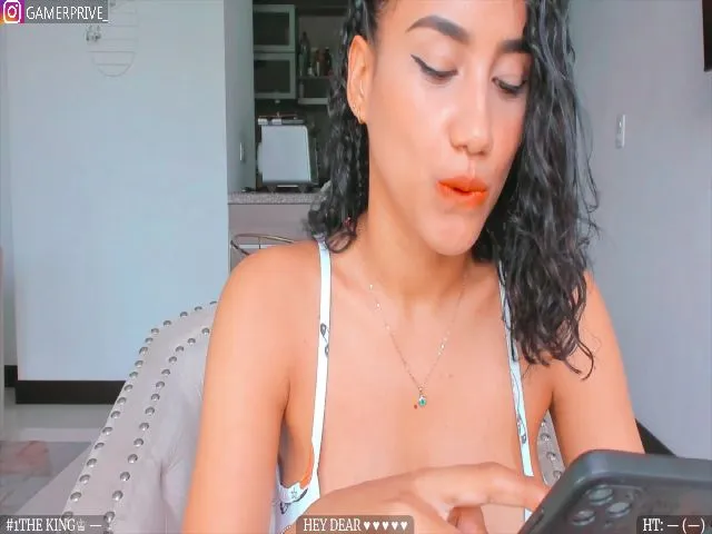 Live sex webcam photo for EMI_333 #273272946