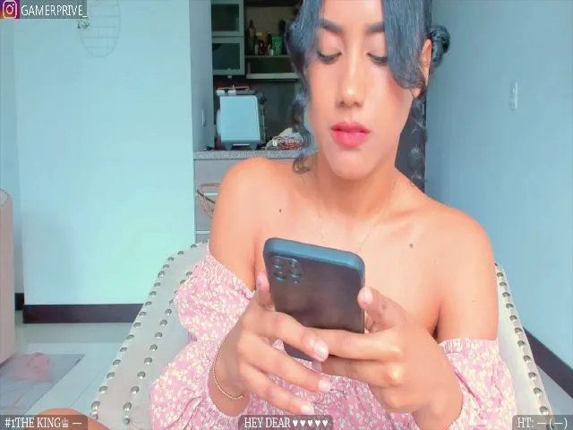 Live sex webcam photo for EMI_333 #273283933