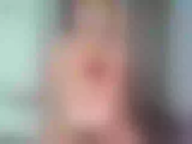Live sex webcam photo for EMI_333 #273398258