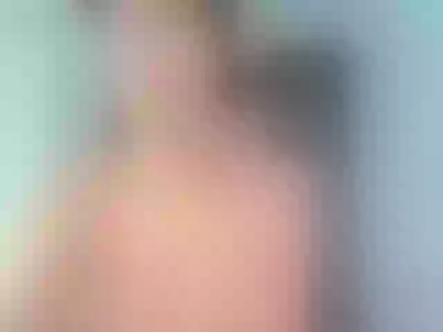 Live sex webcam photo for EMI_333 #273452783