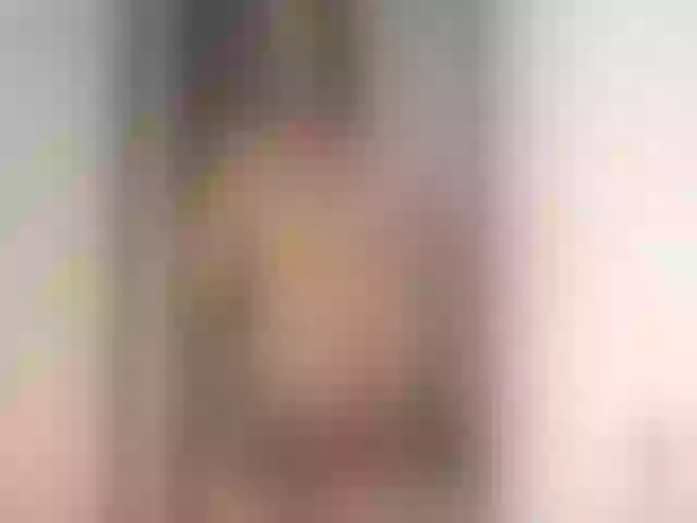 Live sex webcam photo for EMI_333 #273742306
