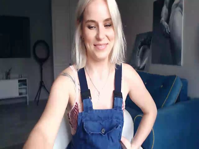 Live sex webcam photo for EMMA_U2 #273051097