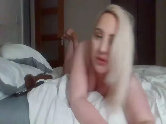 Live sex webcam photo for ENGLISH_GIGI #272602829