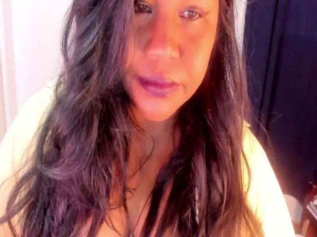 Live sex webcam photo for Ebony_Louiss #272911391