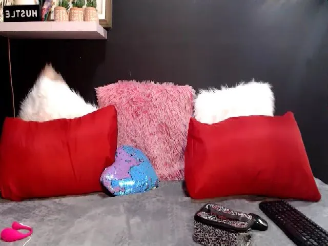 Live sex webcam photo for Ebonyindian69 #271956648