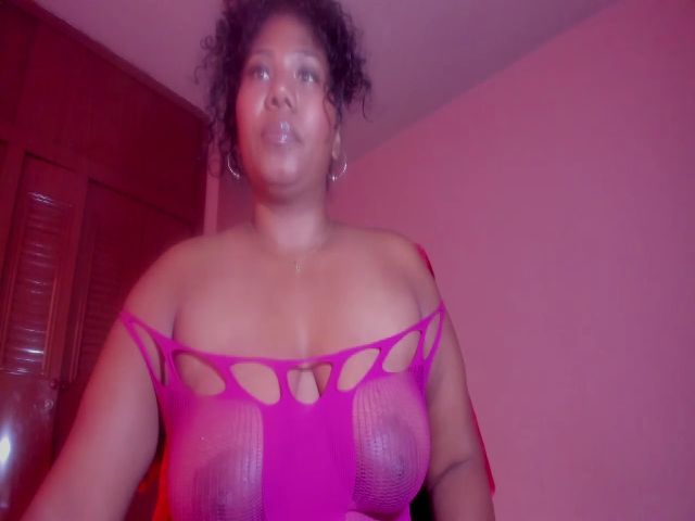 Live sex webcam photo for Ebonysmith1 #271861345