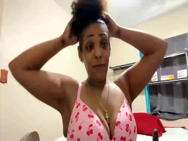 Live sex webcam photo for EgyptnNectar #273297905