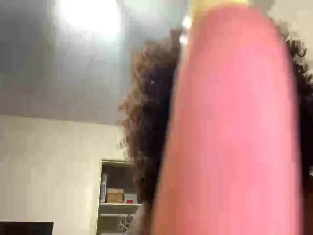 Live sex webcam photo for EgyptnNectar #273584344