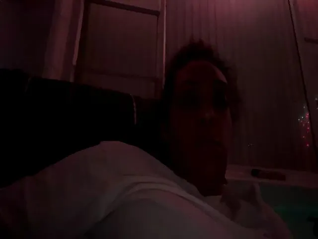 Live sex webcam photo for EgyptnNectar #273599392