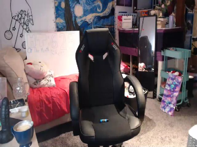 Live sex webcam photo for El_Dragon69 #272732622