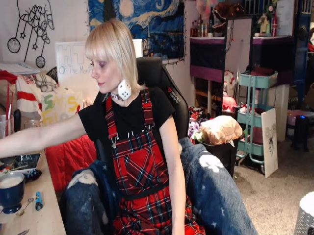 Live sex webcam photo for El_Dragon69 #272753668
